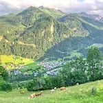 Holiday home Ski-in Ski-out Maiskogel 17a - By Alpen